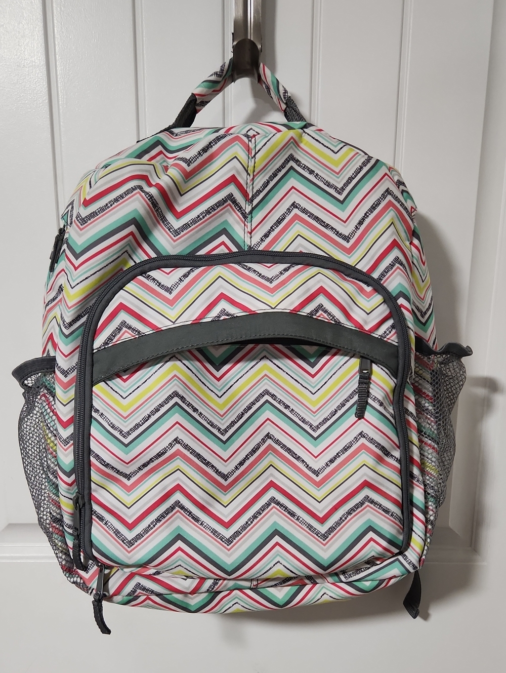 Thirty-one Party Punch Chevron Pattern Multicolor Women's Sling Bag Backpack